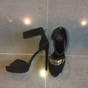 Black diamond platform heels